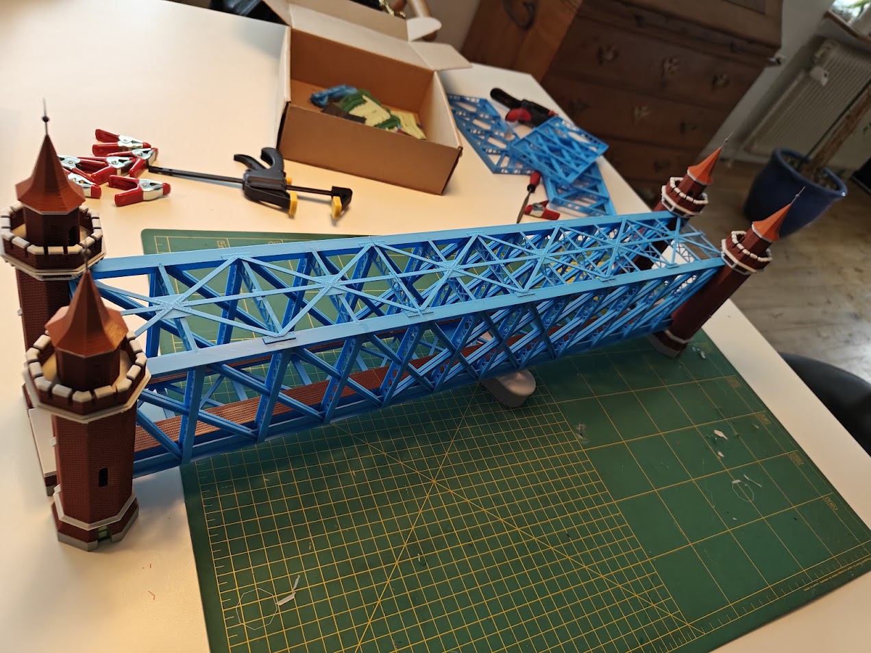 Den Blå Bro - Gitterbro med Tårne – H0 1:87 – Til Märklin C- og Trix C-skinner - Billede 2